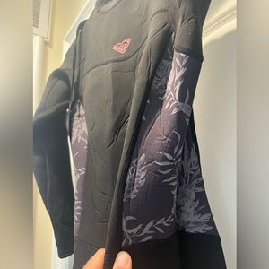 Like new Roxy Women’s 3:2 full Syncro wetsuit *must sell*